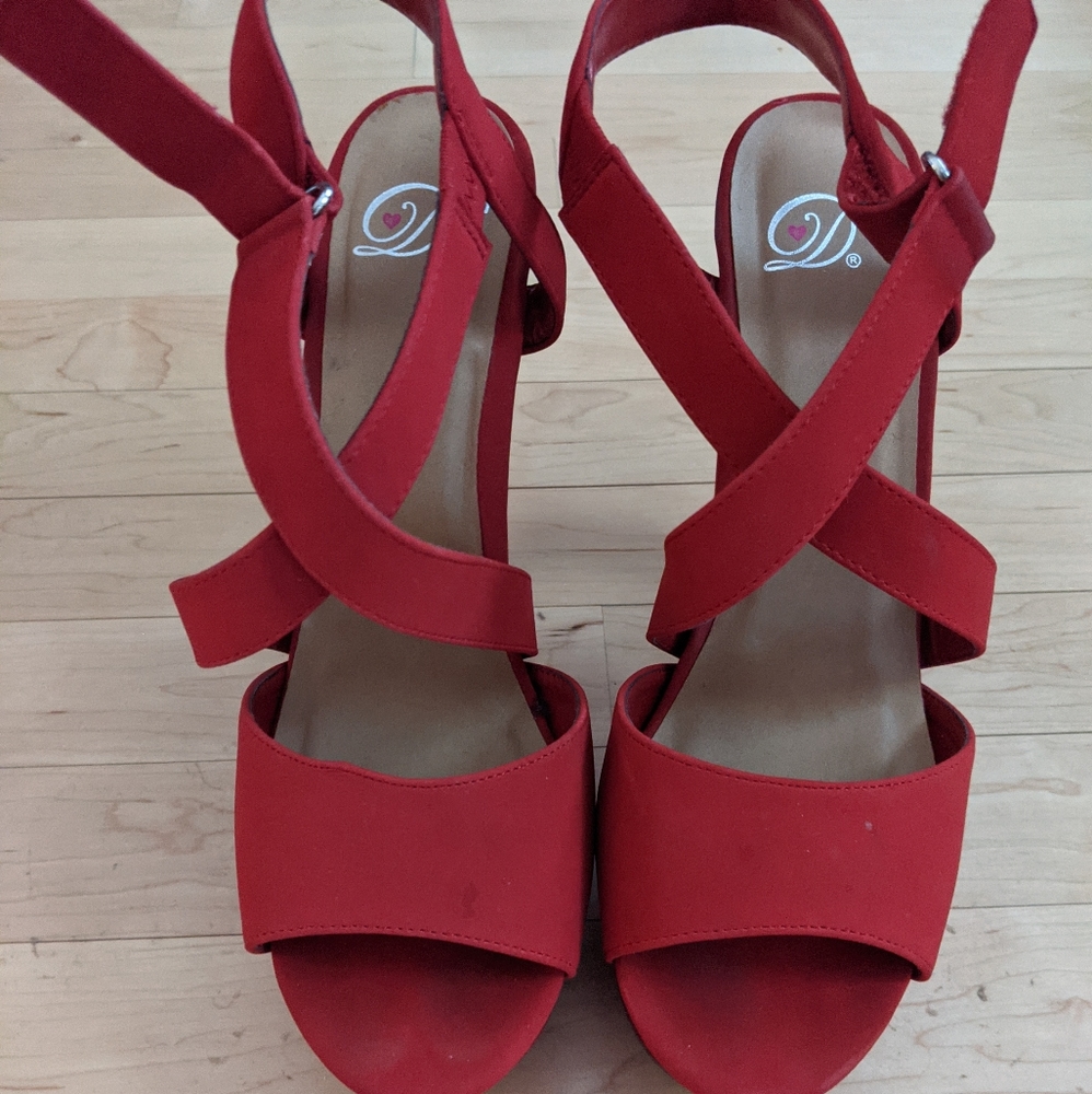 Cherry Red Pin-Up Platform Heels - Picture 2 of 6